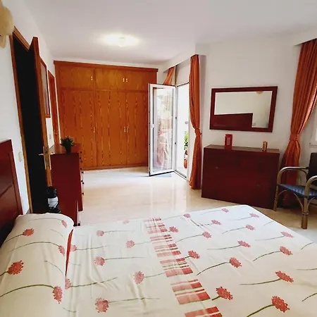 Mamaconchi Bnb4people, Host Inside Holiday home El Arenal (Mallorca)